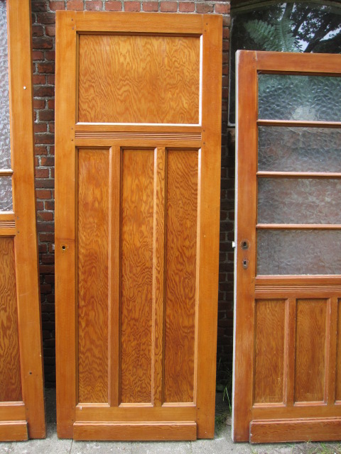 dichte paneeldeur en paneeldeur met glas, antieke deuren