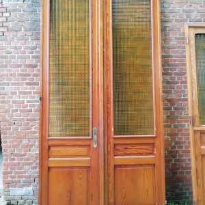 hoge dubbele deuren met glas