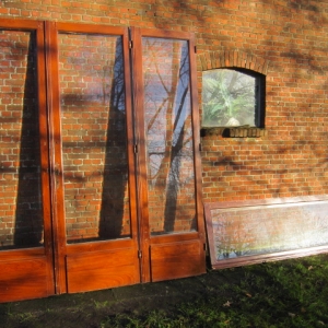 scheidingswand veel glas met bovenlicht