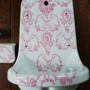 Supergaaf groot fonteintje met hoge rug, roze decoratie, incl. kraan en planchet