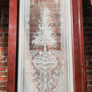 235,5hx161br Dubbele deur met bijzonder mooi ge-etst glas