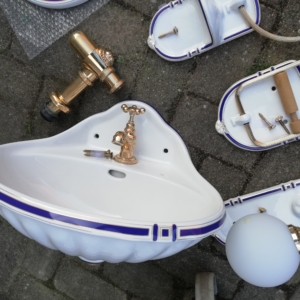 Chique kobaltblauw/goud: TOILET en fonteintje, 5 accessoires