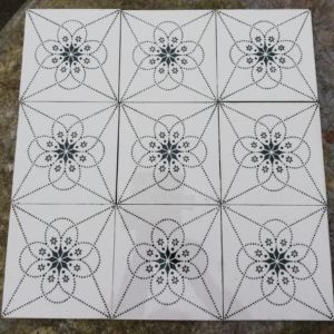 29m2 antieke wandtegels 15,2 x 15,2 cm, cremewit met fijn groen motief GERESERVEERD!