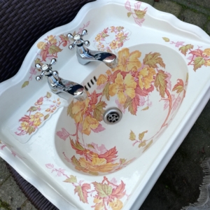 Art nouveau wastafel gekleurde bloemenpracht incl. gedecoreerde beugel  GERESERVEERD