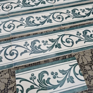 39 Art nouveau randtegels sierlijk decor Boch Freres