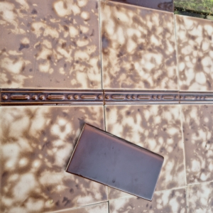 4,7m2 antieke bruin gewolkte wandtegels 15x15cm