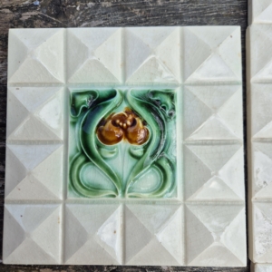 60 stuks art nouveau tegels met piramides / diamonds