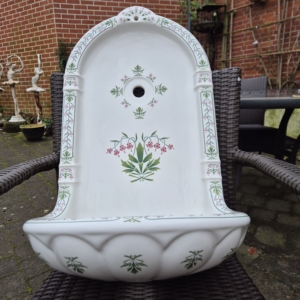 0. Frans fonteintje met hoge achterzijde, prachtig subtiel groen/rood decor